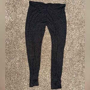 Black Leggings with Sleek Design and Full-Length Fit